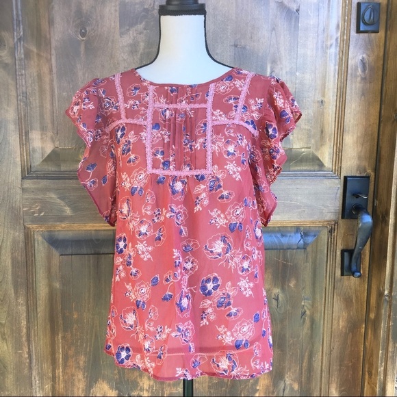 Rubbish Tops - Women's size medium flutter sleeve blouse 🌼